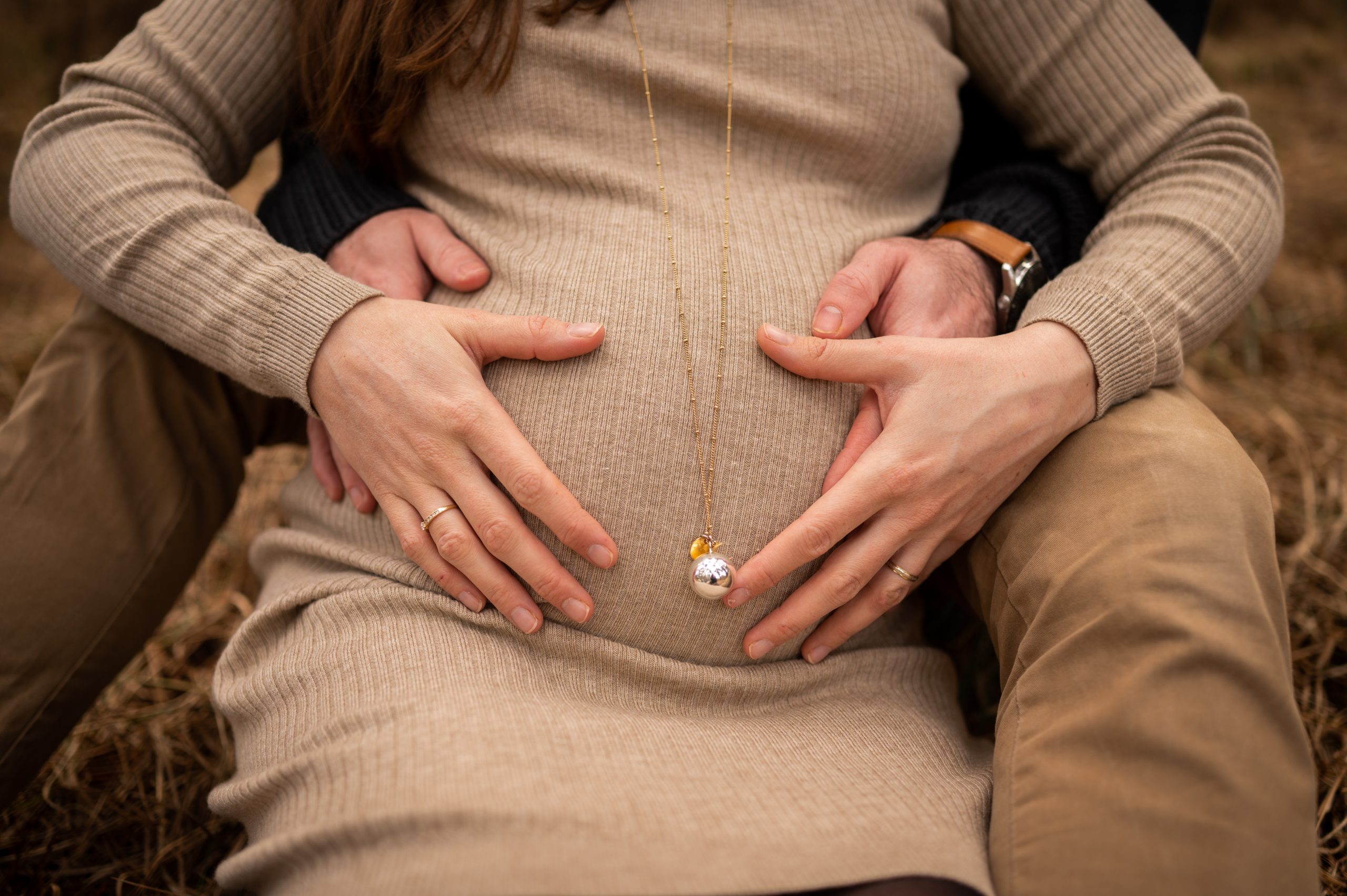 Séance photo grossesse naturelle et intime à Martillac