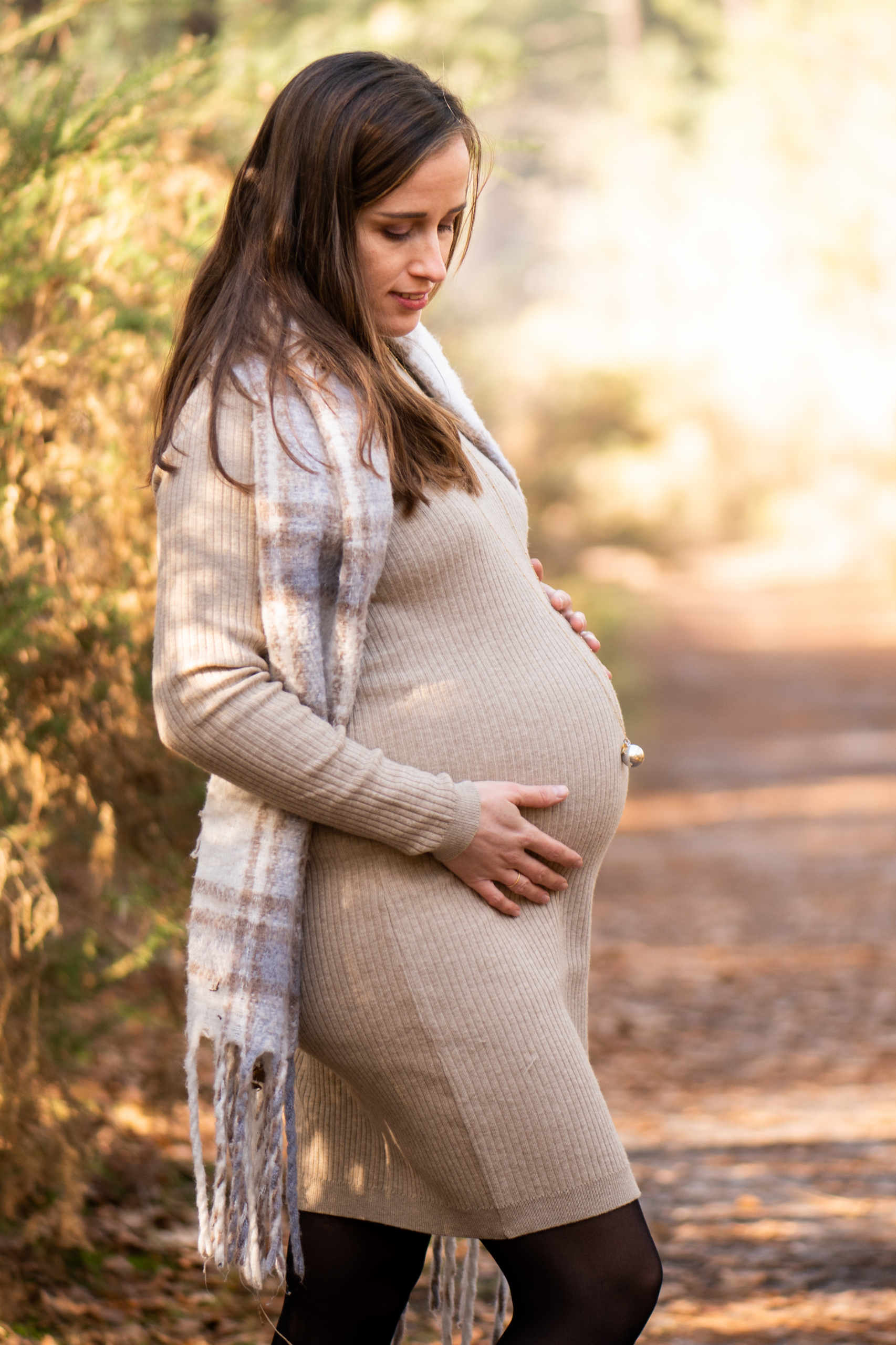 Benjamin attentif et amoureux pendant la séance photo